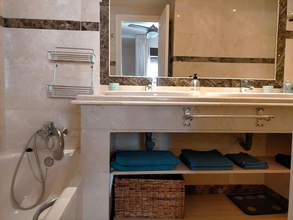 Appartement Met Zeezicht En Vlakbij Het Strand Manilva Kültér fotó
